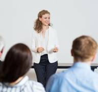 Perbedaan Leader dan Manager